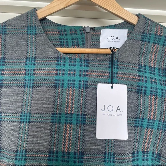 HOST PICK⭐️L.A brand J.O.A ✨Plaid Dress-Grey/Green-ruffles-3/4 sleeves 🖤💚 - Picture 9 of 9